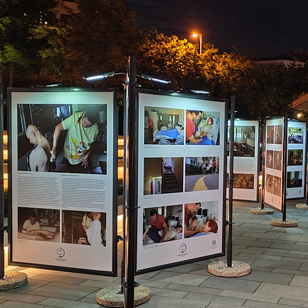 kültéri kiállítási installáció fotókiállításra